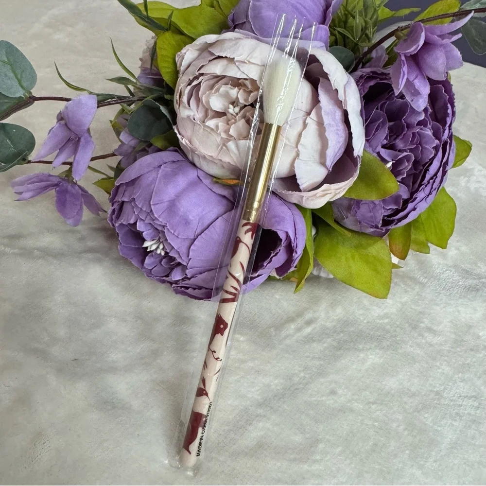NWT SLMISSLAM Large Fluffy Bird Blending Brush